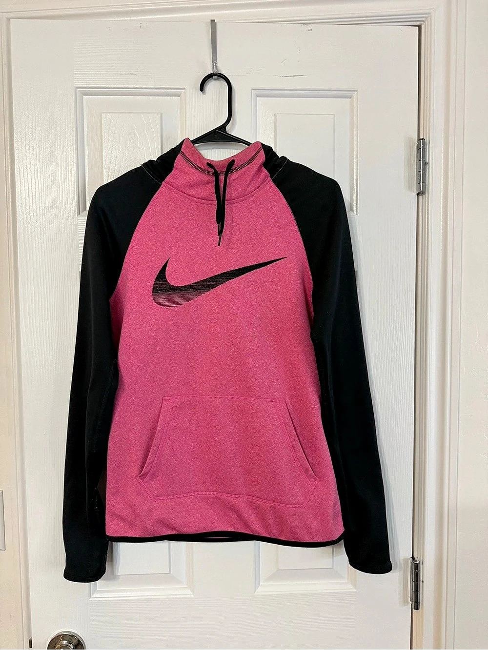 Women’s Nike Therma-FIT Pink & Black Pullover Hoodie XS